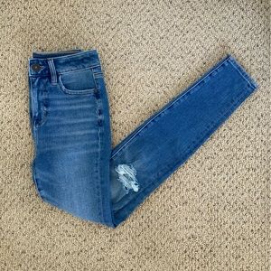 American Eagle High Rise Distressed Jegging